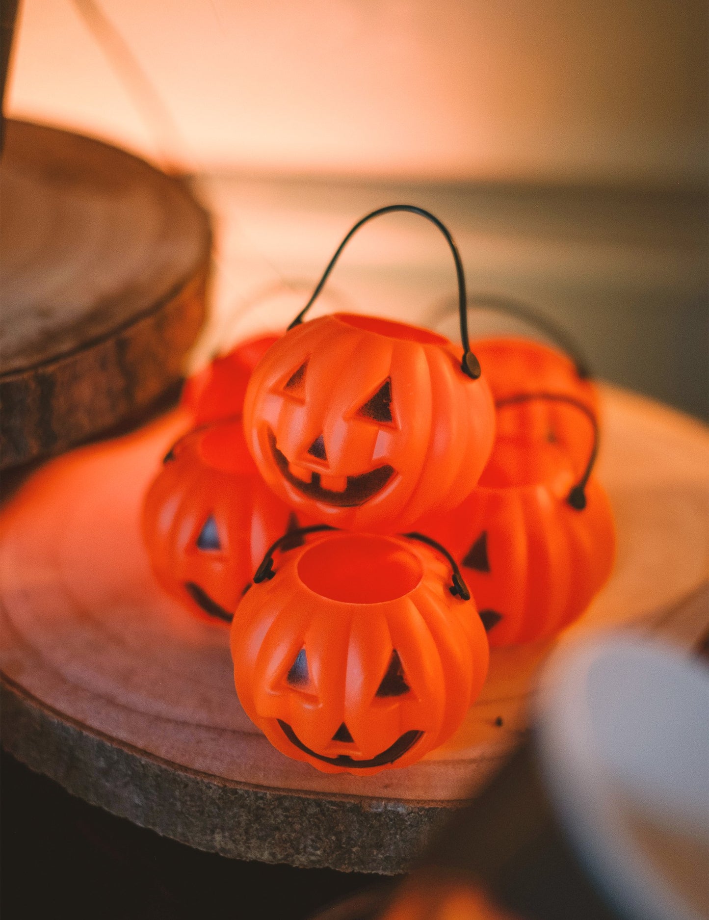 6 Mini Halloween Bullkin Buckets 6,5 x 5 cm