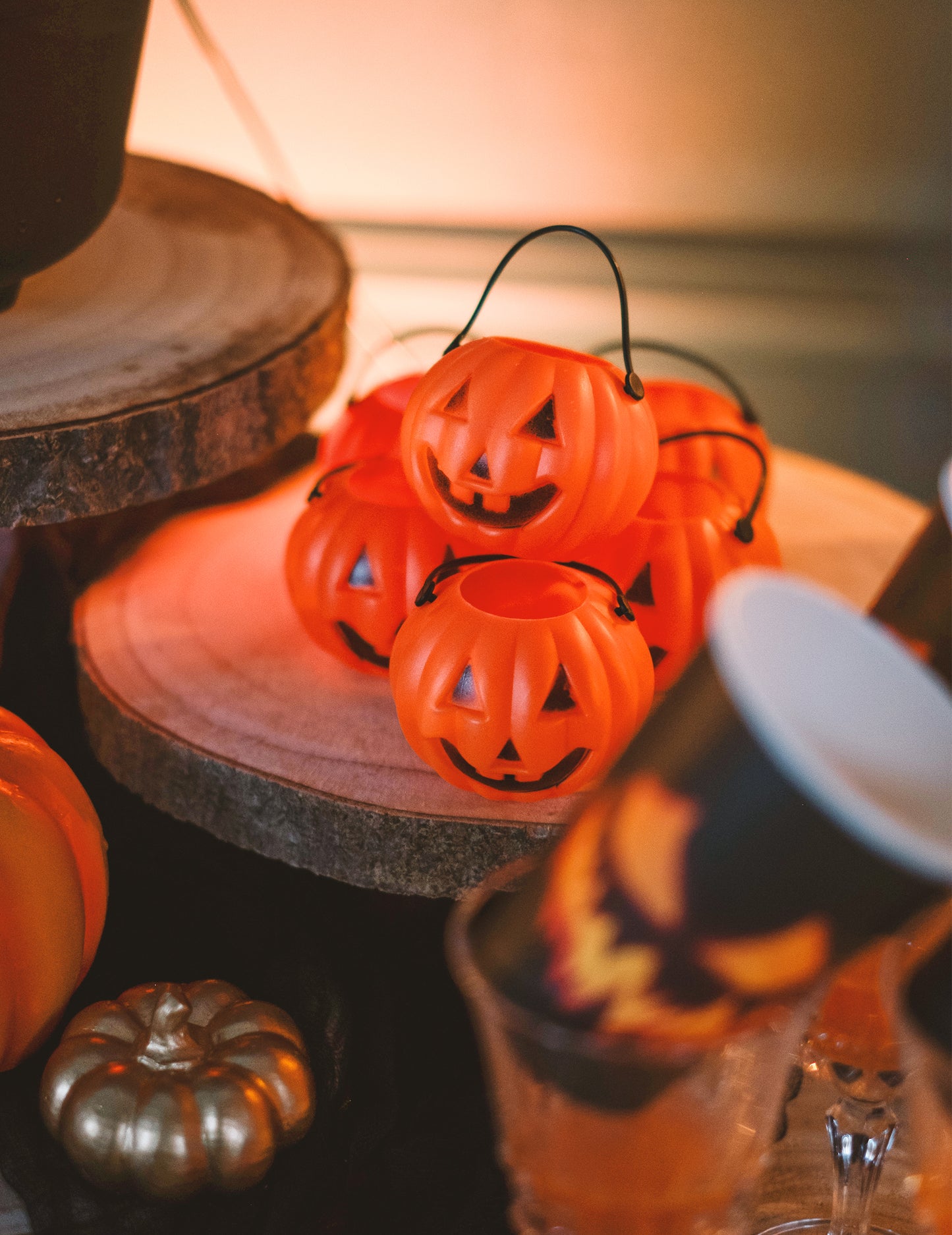 6 Mini Halloween Bullkin Buckets 6,5 x 5 cm