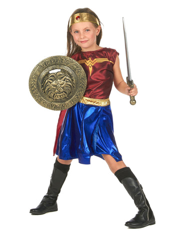 Amazon Girl Warrior preoblečena